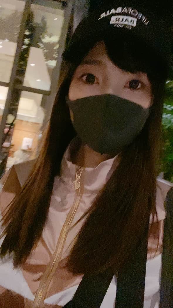 五位渕のぞみのインスタグラム：「#宅トレ YouTuber#竹脇まりな さんのブランド#MARINESS（#マリネス）❤️ @mariness_official ㅤㅤㅤㅤㅤㅤㅤㅤㅤ まりなさんがアメリカに住んでる頃から大ファンでまりなさんの宅トレずーっとしてます✊🌈 ㅤㅤㅤㅤㅤㅤㅤㅤㅤ 大好きな #マリネス コレクションがまた増えました✨✨ @takemari1219 ㅤㅤㅤㅤㅤㅤㅤㅤㅤ ㅤㅤㅤㅤㅤㅤㅤㅤㅤ ✅Tシャツ 5色コンプリート ✅サウナスーツ 3種類 ✅タオル ✅宅トレマット ✅📕「#やせるダンス」  著者 竹脇まりな 監修 吉原潔 定価： 1,430円（本体1,300円＋税） 発売日：2021年02月10日 ㅤㅤㅤㅤㅤㅤㅤㅤㅤ ㅤㅤㅤㅤㅤㅤㅤㅤㅤ ㅤㅤㅤㅤㅤㅤㅤㅤㅤ 疲れた日、やる気の出ない日も、 まりなさんの笑顔を見ると元気になるし、 まりなさんの発信するメッセージが希望になる。 ㅤㅤㅤㅤㅤㅤㅤㅤㅤ 不思議なパワーを持つたけまりさん👸🎀 一番憧れていて尊敬している方です、、、😉✨  ㅤㅤㅤㅤㅤㅤㅤㅤㅤ  ㅤㅤㅤㅤㅤㅤㅤㅤㅤㅤㅤㅤㅤㅤㅤㅤㅤㅤ  ㅤㅤㅤㅤㅤㅤㅤㅤㅤ ㅤㅤㅤㅤㅤㅤㅤㅤㅤ ㅤㅤㅤㅤㅤㅤㅤㅤㅤ  ㅤㅤㅤㅤㅤㅤㅤㅤㅤ ㅤㅤㅤㅤㅤㅤㅤㅤㅤ  ㅤㅤㅤㅤㅤㅤㅤㅤㅤ  ㅤㅤㅤㅤㅤㅤㅤㅤㅤ ㅤㅤㅤㅤㅤㅤㅤㅤㅤ ㅤㅤㅤㅤㅤㅤㅤㅤㅤ  ㅤㅤㅤㅤㅤㅤㅤㅤㅤ ㅤㅤㅤㅤㅤㅤㅤㅤㅤ ㅤㅤㅤㅤㅤㅤㅤㅤㅤ  #宅トレ #家トレ #自宅トレーニング #自宅トレ #筋トレ #筋トレ女子 #ダイエット #diet #다이어트 #トレーニング #筋トレ女子 #低糖質 #糖質制限 #糖質制限ダイエット #自分磨き #女磨き  #ダイエット中 #ダイエット仲間募集 #レコーディングダイエット #筋肉女子 ‪ #マリネス #まり友会 #アラサー健康ちゃんねる #youtuber #YouTubeトレーニング #竹脇まりな」