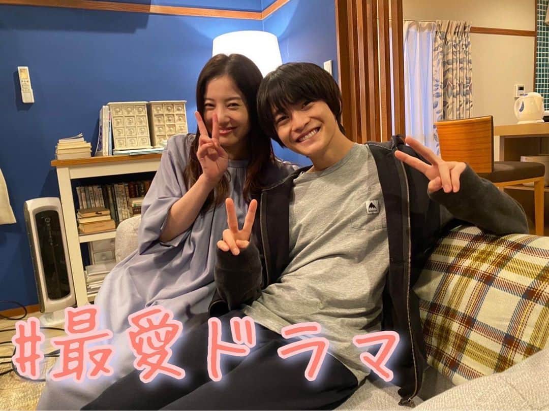 最愛のインスタグラム：「7話までついにあと30分😳‼︎  最愛のふたり🎀 始まるまでは「君に夢中」を聴いて待っていてくださいね👂❤️  #最愛ドラマ #tbs #吉高由里子 #高橋文哉 #第7話今夜10時」