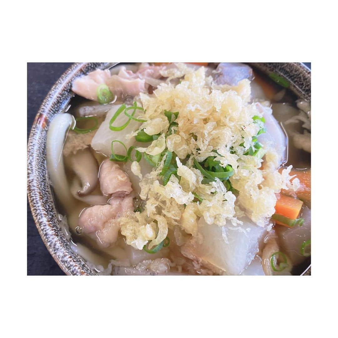 石井奏美さんのインスタグラム写真 - (石井奏美Instagram)「ロケ合間のご麺シリーズ🍜 はゆかさんのしっぽくうどん✨  関東にいる時はしっぽくうどん知らなかったので、こんなにほっこりできる冬の定番があるとはと驚きでした☃️  最近は年末にむけて慌しい日々ですが、しっかり食べて体調には気をつけたいと思います💡 皆さんも2021年ラストまで元気で過ごせますように！  今日も1日お疲れ様でした💐🧸  #香川#香川グルメ#綾川」11月26日 21時47分 - ishii_kanami