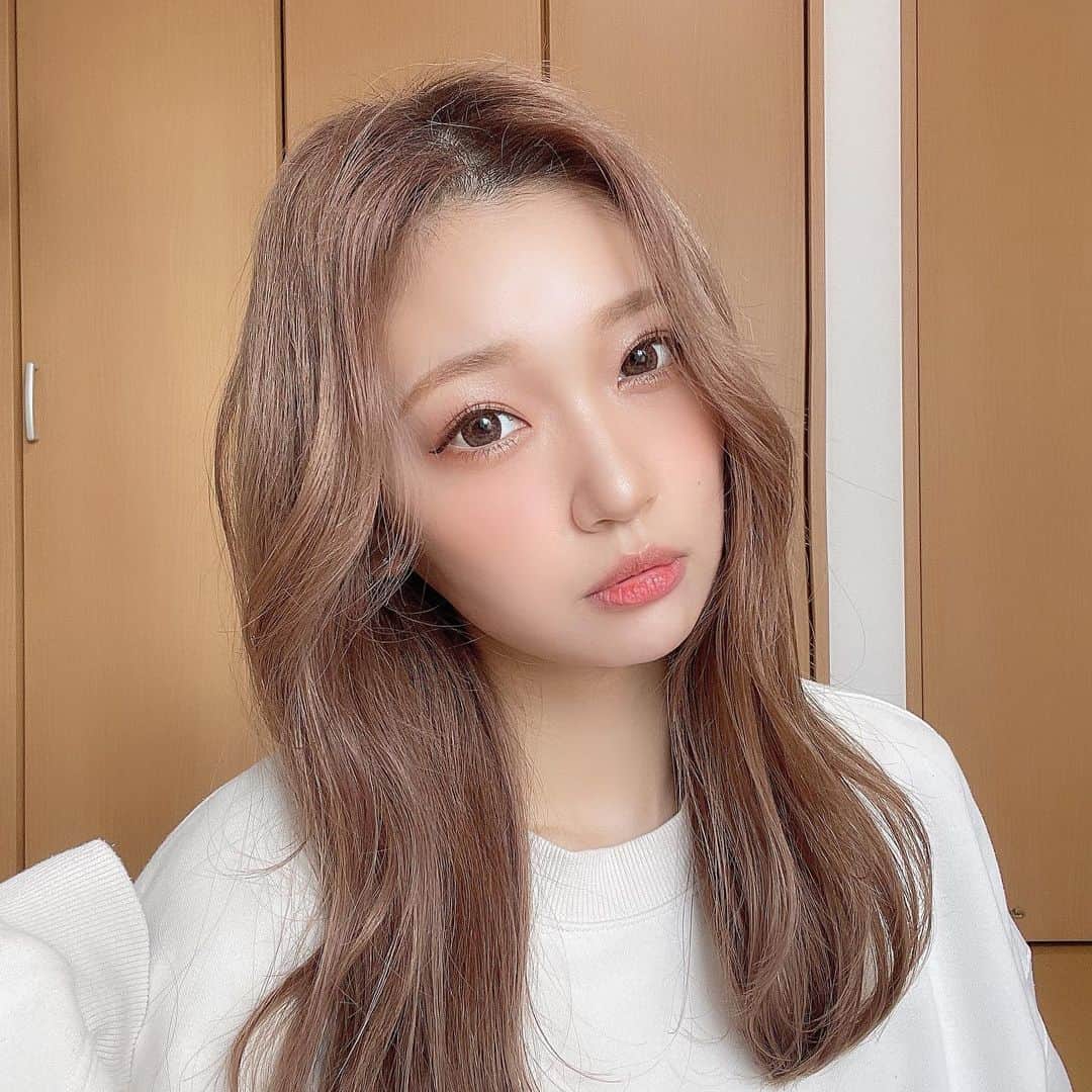 いっちゃん/嶋津 いつみのインスタグラム：「. . . 急に寒くなってきて激萎え。😑 . . . . 暖房器具フル稼働中。 . . . .  #名古屋 #栄 #名駅  #いっちゃん  #フリーモデル  #いっちゃんコーデ #ブライダルモデル #アレンジモデル #ヘアカラー  #ヘアアレンジ #くしゃ顔  #フリーモデル #ドレスモデル #ダイエット  #치맥  #좋아요환영 #소통환영 #팔로우환영  #팔로미 #인친환영 #친구해요 #셀카 #셀피」