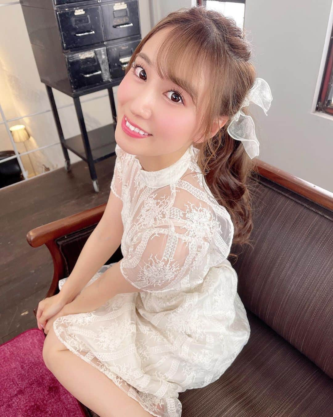 初川みなみさんのインスタグラム写真 - (初川みなみInstagram)「初川みなみ写真展の私の在廊時間が決まりました！ ⁡ 12/3(金)　16:00~19:00 12/4(土)　12:00~19:00 12~5(日)　12:00~18:00 ⁡ 渋谷のギャラリールデコで行います💓 物販やガチャなどあります！ 誰でもはいることができるし、お話もできるよ⭐ ⁡ #ワンピース#白ワンピース#ポニーテール」11月26日 22時19分 - hatsukaw_aminami