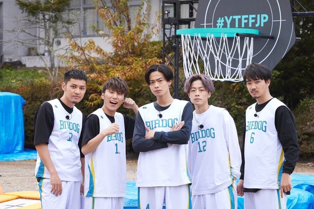 コムドットのインスタグラム：「YTFF2021出演決定!!!  この度YouTubeを始めてずっと目標にしていたYTFFに出演させていただくことが決定しました いつものコムドットの動画では挑戦できない内容にチャレンジしたので是非楽しみにしててください😏  YouTube FanFest 2021 Japan 12/11(土)夜8時からYouTube FanFest チャンネルにてプレミア公開」