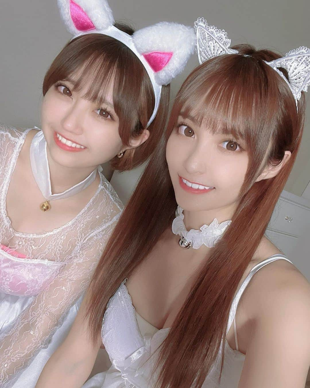 花咲れあさんのインスタグラム写真 - (花咲れあInstagram)「Sister👯‍♂️❤️ . 姉妹で猫のコスプレして撮影🐱🤍  . *⑅︎୨୧┈︎┈︎┈︎┈︎୨୧⑅︎*  本日YouTube投稿しました🌸  【衝撃】姉妹で絵しりとりしたら予想以上に絵がヤバすぎた . 絵が…マジでヤバいんです… . 絵しりとりは続いたのか、 どっちが絵心ないのか、、🥲💔 . せっかく姉妹でコスプレしたので、 にゃんを付けて喋ったり戯れ合ったりなどしてます🍒 . 是非見て欲しいです🎶 コメントもお待ちしております(Ü)❤️ . #YouTube #猫 #コスプレ #Cosplay  #姉妹 #Sister #のんれあ #絵しりとり #しりとり #グラビア #gravure #モデル #model #모델 #그라비아 #花咲れあ #れあたん」11月26日 23時41分 - h_rea_0503