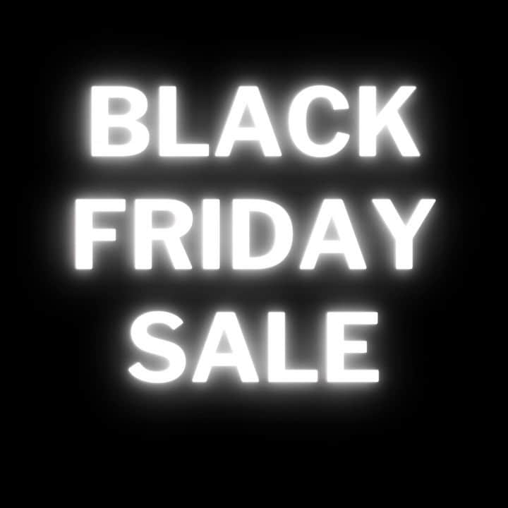 ニコールミラーのインスタグラム：「Our Black Friday Sale will be gone in a flash! Get 25% off sitewide using code NMBF25 - plus an additional 15% off of sale styles! Exclusions apply. #NicoleMillerStyle」