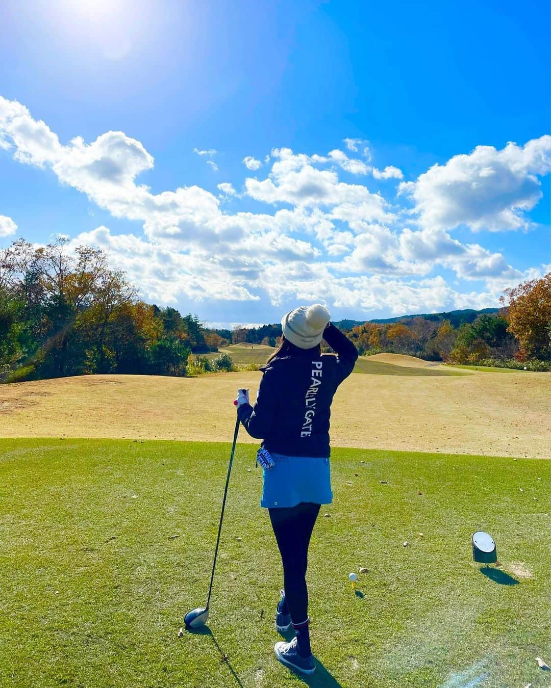 Akiさんのインスタグラム写真 - (AkiInstagram)「久しぶりにゴルフのラウンドしてきたよ⛳️  良いお天気だけど、寒かった〜☀️  ウェアは帽子以外 @pearlygates_official ✨  ダウン&ニット帽であったかコーデにしたよ😊  #ゴルフ#ゴルフ女子#女子ゴルフ#ゴルフ大好き#ゴルフ好き#ゴルフ好きな人と繋がりたい#ゴルフコーデ#ゴルフファッション#ゴルフウェア#パーリーゲイツ #ゴルフ女子#ゴルフ初心者#ゴルフ男子 #スポーツ#スポーツ女子 #golf#golfer#golfwear#pearlygates#golffashion#golflife#instagolf#golfstagram#golflove#golfgirl#golfcourse#golfing#golfclub#sports#高尔夫#골프」11月27日 11時54分 - aki_0624