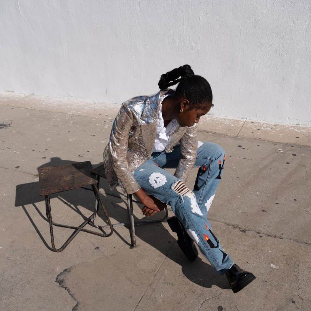 ヴァージル・アブローさんのインスタグラム写真 - (ヴァージル・アブローInstagram)「Black Friday release of the jeans i did in conversation with @tremaineemory ~ ABLOH TEARS™ available on @denimtears dot com and @canary____yellow [Art Store]」11月27日 4時58分 - virgilabloh
