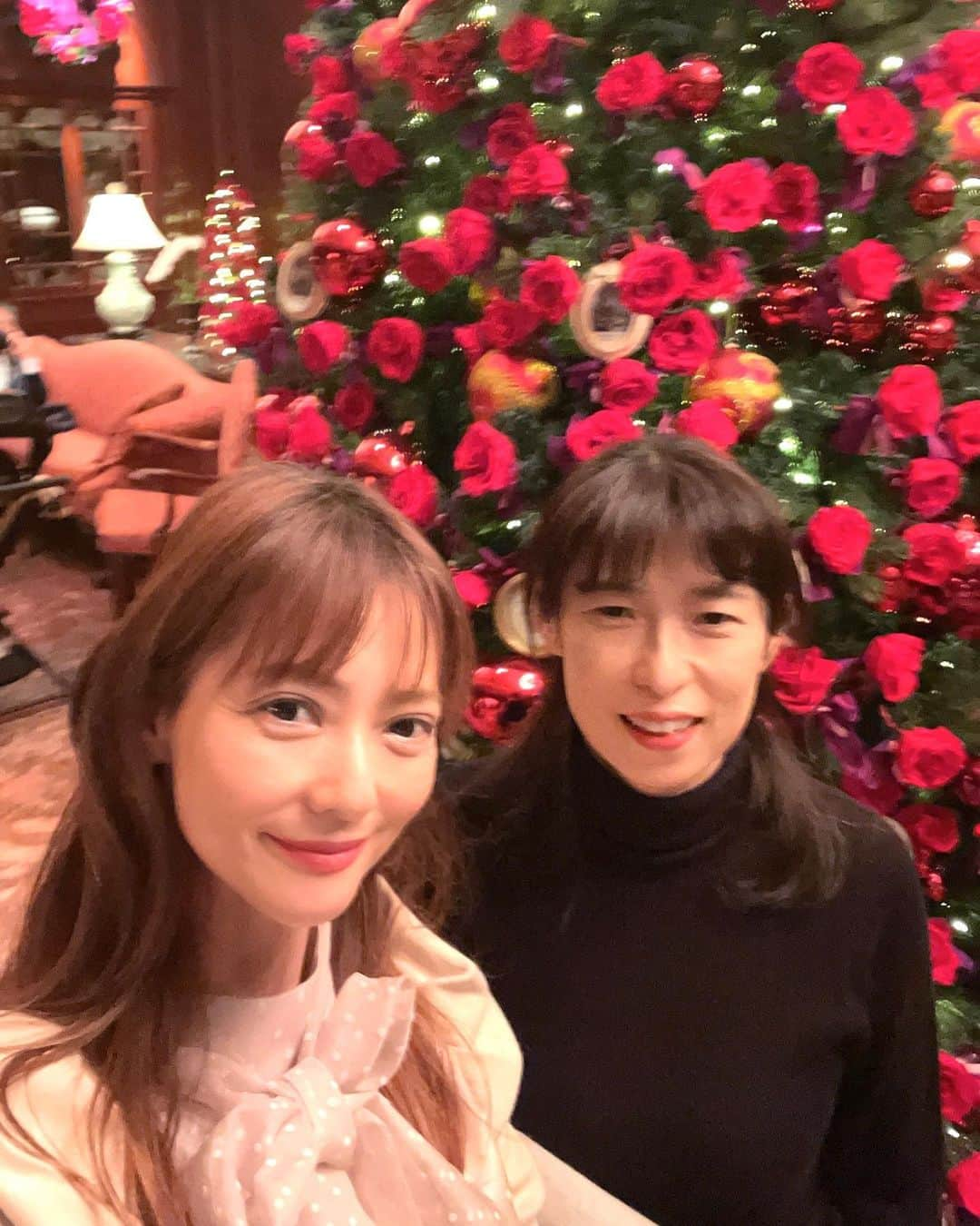 箕輪玖美さんのインスタグラム写真 - (箕輪玖美Instagram)「リッツカールトン大阪のテディベアアフタヌーンブッフェへ🧸✨  両親と同居の姉に、安心して任せていられる事に感謝でご招待したら、「面倒？みてもらってるのは親でなく私の方」と🥺  家族だからこそ、思いやりや感謝が必要だと改めて思った1日✨  #家族 #感謝 #感謝は悟りを得る初め #大切なこと #姉妹の時間 #女子会 #アフタヌーンティー #リッツカールトン大阪 #テディベア #テディベア大好き #スィーツ女子 #両親に感謝 #姉に感謝 #帰省 #モデル #箕輪玖美」11月27日 7時27分 - kumi.111