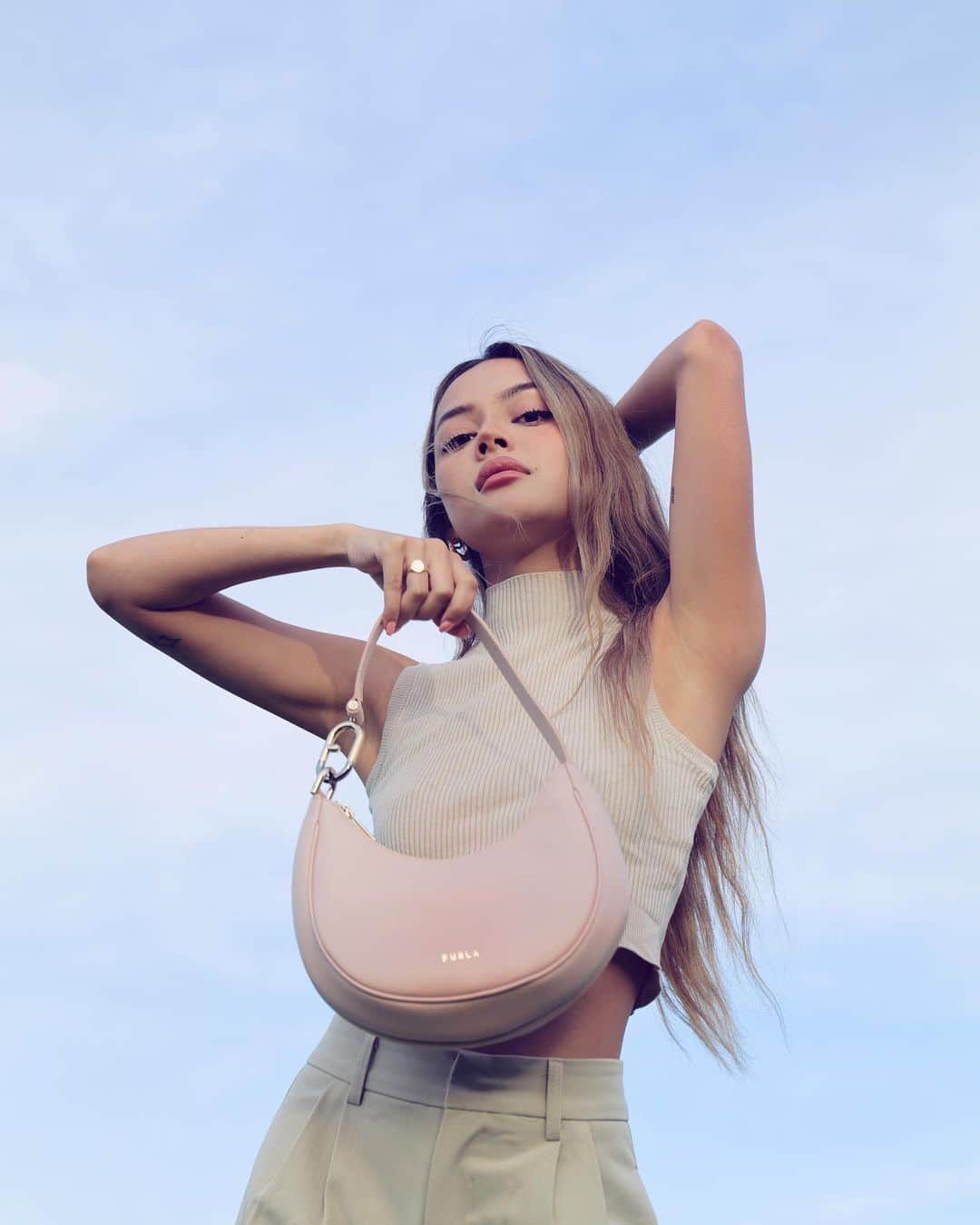 リリーマイマックのインスタグラム：「Summer ready ☀️ The new Furla Primavera bag from the Cruise 2022 collection is here! #TheFurlaSociety」