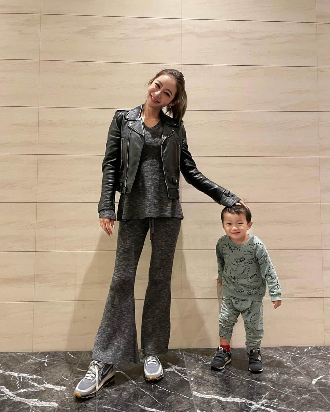 Reikaさんのインスタグラム写真 - (ReikaInstagram)「Weekends ❤️  Going to the gym is always a work out but playing with the kids on the weekend is always the best exercise lol  セットアップは色違いでも持ってる楽ちんな　@hereiam.official  動きやすいから公園にはめちゃおすすめです🥺  #ootd @hereiam.official  @ysl  @nike   #alwaysreadytoplay」11月27日 10時14分 - reikamarianna