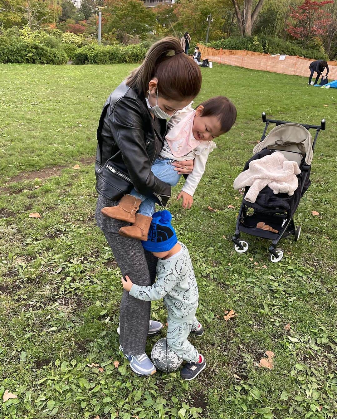 Reikaさんのインスタグラム写真 - (ReikaInstagram)「Weekends ❤️  Going to the gym is always a work out but playing with the kids on the weekend is always the best exercise lol  セットアップは色違いでも持ってる楽ちんな　@hereiam.official  動きやすいから公園にはめちゃおすすめです🥺  #ootd @hereiam.official  @ysl  @nike   #alwaysreadytoplay」11月27日 10時14分 - reikamarianna