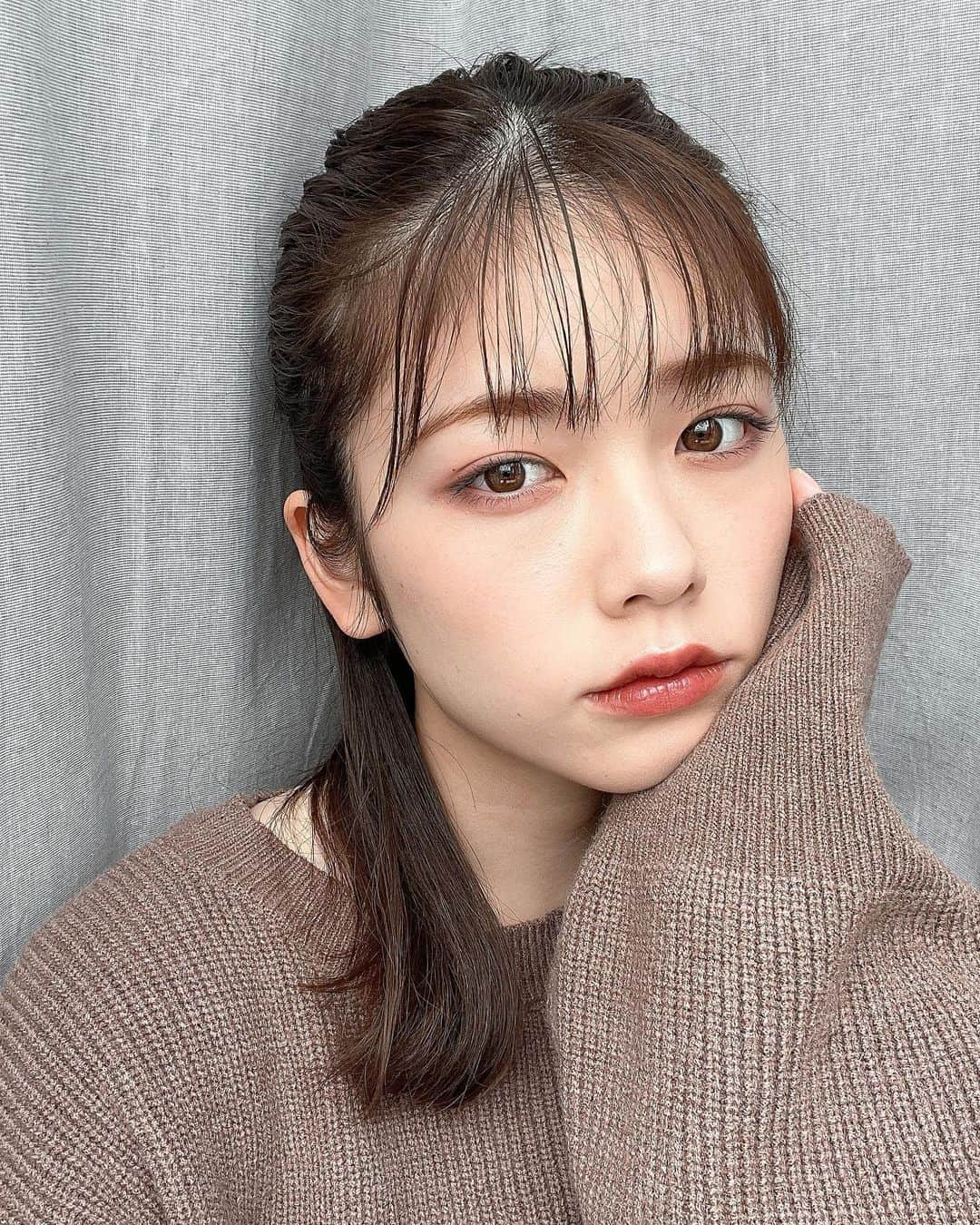 小芝風花さんのインスタグラム写真 - (小芝風花Instagram)「「〇〇メイク」特別編第1弾〜シルキースフレアイズ・マットタイプ&ジューシーリップ編〜 ⁡ 続いては、 シルキースフレアイズMO3 ローズヒート ジューシーリップティント02 シナモンアップル💜 ⁡ 甘く、辛くを少し意識しました☺︎ ⁡ #canmake #〇〇メイクシリーズ #シルキースフレアイズ #ジューシーリップティント」11月27日 10時15分 - fuka_koshiba_official