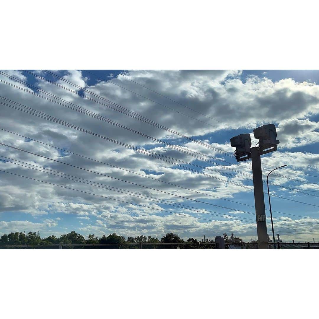 木村心美さんのインスタグラム写真 - (木村心美Instagram)「空の模様を見るのが最近の楽しみです。 妹が私に帽子を作ってくれました。ウレチーねー。」11月27日 10時38分 - cocomi_553_official