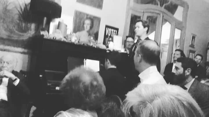 ジェニファー・コナーのインスタグラム：「In tribute to Stephen Sondheim, please enjoy @andrewrannells singing BEING ALIVE at our goddamn wedding.」