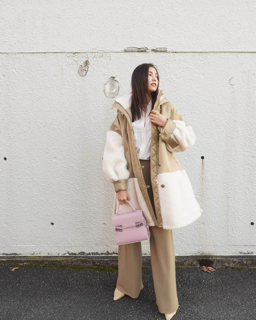 矢野未希子さんのインスタグラム写真 - (矢野未希子Instagram)「こんにちは。 今日の私服 今からまた家探し🏠🐈‍⬛  女っぽミリタリーボアコート❤︎ こんな綺麗めなパンツとも合うところが 大好きなところ。  そして、 ご購入してくださった方々 本当にありがとうございます。 商品届くの待っててくださいね❤︎ 皆さんの感想も楽しみにしています✨」11月27日 11時27分 - mikko1104