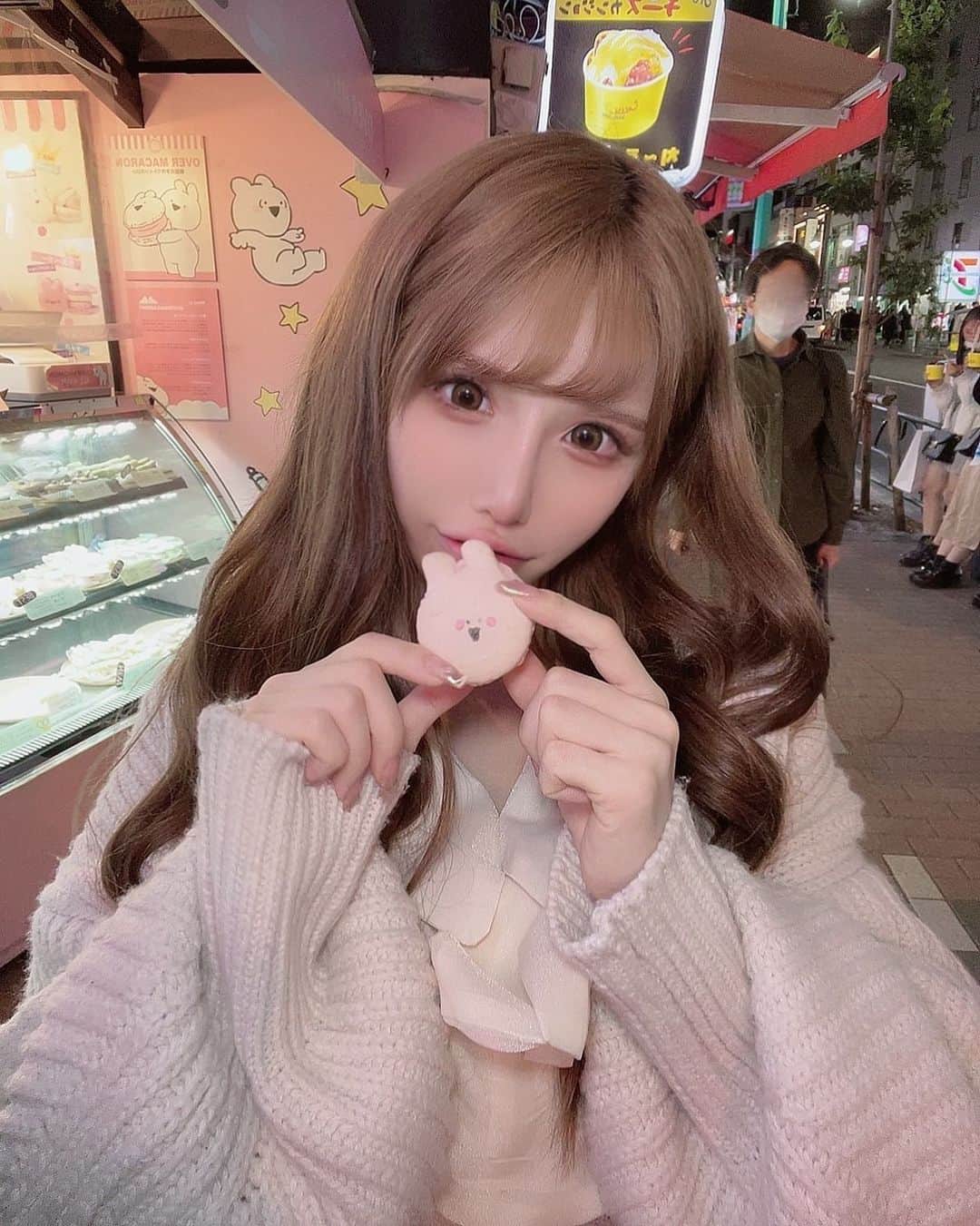 にゃいりんのインスタグラム：「🐰 . . . まかろんおいち . . かみのけはSAWAKOさん🤍( @____sawako ) . いつもかわよなおいろにしてくれる すこしだーけくらい多分イエベ春だとおもわれる私に似合うかんじでからーしてもらた‼️🙌🏻 . . .」