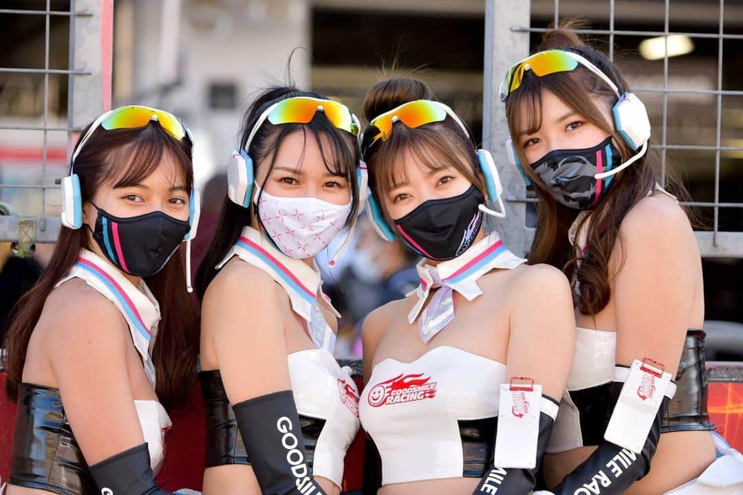 宮越愛恵のインスタグラム：「#SUPERGT 最終戦予選日 ありがとうございました✨  4号車は7番グリッドからスタートです！ グリッドガールやるので見つけたら写真撮ってください😊💓  明日もがんばろーっ💪  . . . . #レースクイーン #ミクサポ #初音ミク #ミクコス #コスプレ #ヘアスタイル #モデル #fightgsr #goodsmileracing #japanese #racequeen #hatsunemiku#fightgsr #supergt」