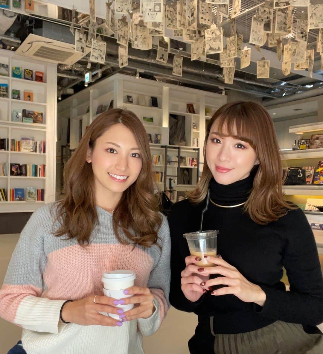 のインスタグラム：「大阪行くといつも遊んでくれる @s.miyutyyy ❤️  つけ鴨うどん、ブックカフェ、ピラティス連れてってくれた🥰 1日大満喫😆  大阪グルメも堪能したよ😘 また来るね大阪🥳  #大阪#たこ焼き#なんでやねん#osaka#japan#大阪グルメ#bookandbedtokyo#bookandbedtokyoshinsaibashi#大阪カフェ#カフェ#鴨錦#ねぎ焼きやまもと#串カツさくら#selfie#自拍」