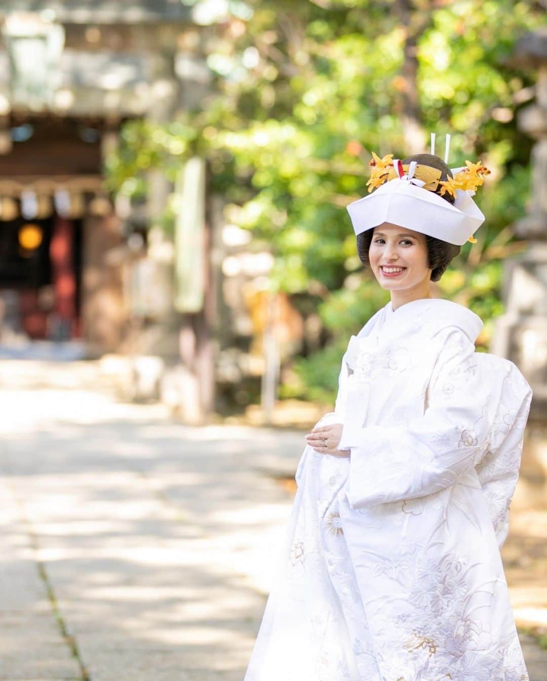 ERICAさんのインスタグラム写真 - (ERICAInstagram)「【神前式】 ⁡ 赤坂氷川神社の前で^ ^ 気持ちの良い秋晴れでした！ ⁡ 白無垢は刺繍がとても華やかなものを選んだのでかなり重かった！ ⁡ 歩くの大変🤗 ⁡ でも着れてよかったなぁ🥰 ⁡ #東京 #結婚式 #東京結婚式 #東京神前式 #神前式 #赤坂氷川神社 #神社婚 #赤坂氷川神社結婚式 #パワースポット #東京パワースポット#白無垢 #角隠し #花嫁 #花嫁美容 #日本 #和婚 #結婚 #2021秋婚 #東京カメラ部 #東京写真部 #ちーむ1030 #文金高島田 #bittersweet」11月27日 13時33分 - renee.erica89