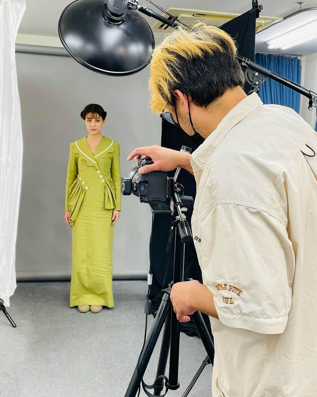 藤井美菜さんのインスタグラム写真 - (藤井美菜Instagram)「. 憧れている作家というお仕事を、役で演じることができて幸せでした☺️💜 そんな言霊荘の第8話は、今夜放送です。 後半戦は怖さ増し増しになっていますね。私も一人暮らしの家でドキドキしながらオンエアを見たいと思います🥺👻✨  동경하는 작가라는 직업을 연기할수 있어서 너무나 행복했어요️☺️💜 드라마 언령장 제8부는 오늘 방송이 됩니다.  후반은 뭔가 더더욱 무서워졌던것 같기도 하고…저도 혼자 사는 집에서 두근거리면서 본방사수하도록 하겠습니다🥺👻 I’m so glad to act the woman Natsume Mitsuba, who is a writer. Because I also wanna  be a writer someday.  #言霊荘#ホラー#ドラマ#공포#드라마#언령장#일드#horror#japanesedrama#drama#Kotodamaso #👻」11月27日 13時49分 - fujii_mina_0715