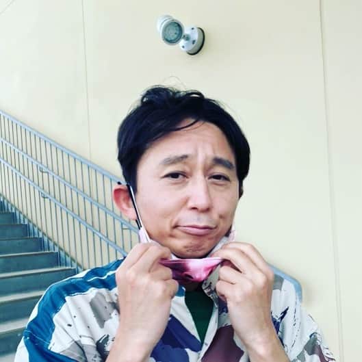 有吉弘行さんのインスタグラム写真 - (有吉弘行Instagram)「マスク取った時には アヒル口するタイプです。」11月27日 14時32分 - ariyoshihiroiki