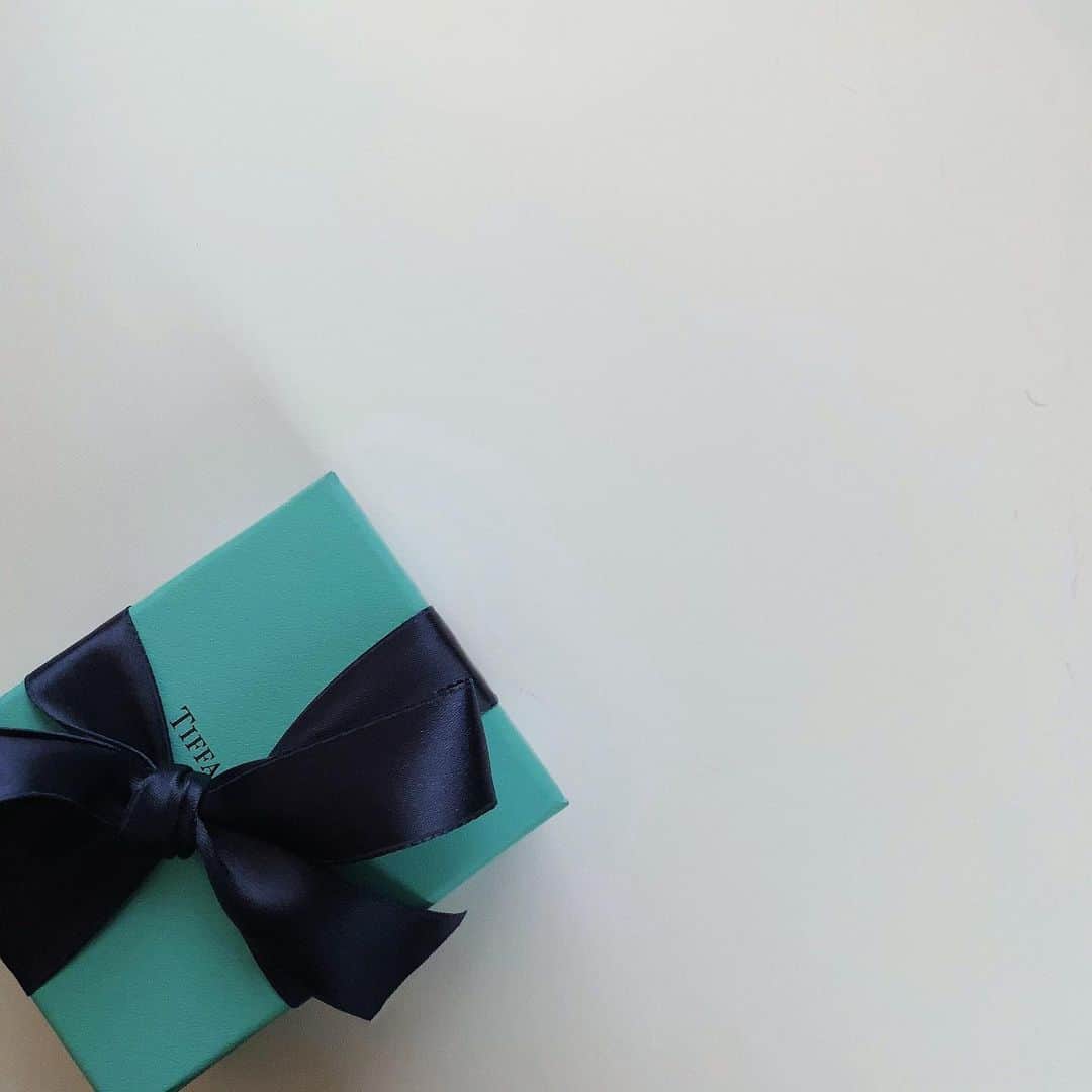 mimimi.amさんのインスタグラム写真 - (mimimi.amInstagram)「Sᴀᴛᴜʀᴅᴀʏ...I  a special blue ribbon  #tiffany#tiffanyandco#tiffanyhardwear  #ティファニーハードウェア  #1ヶ月以上前にフラゲ #誕生日プレゼント #50の記念 #これからずっと一緒に #くすむのもまた味わいだとか #人も同じか… #特別な青いリボンにしてくれた #記録」11月27日 15時37分 - __________mi._