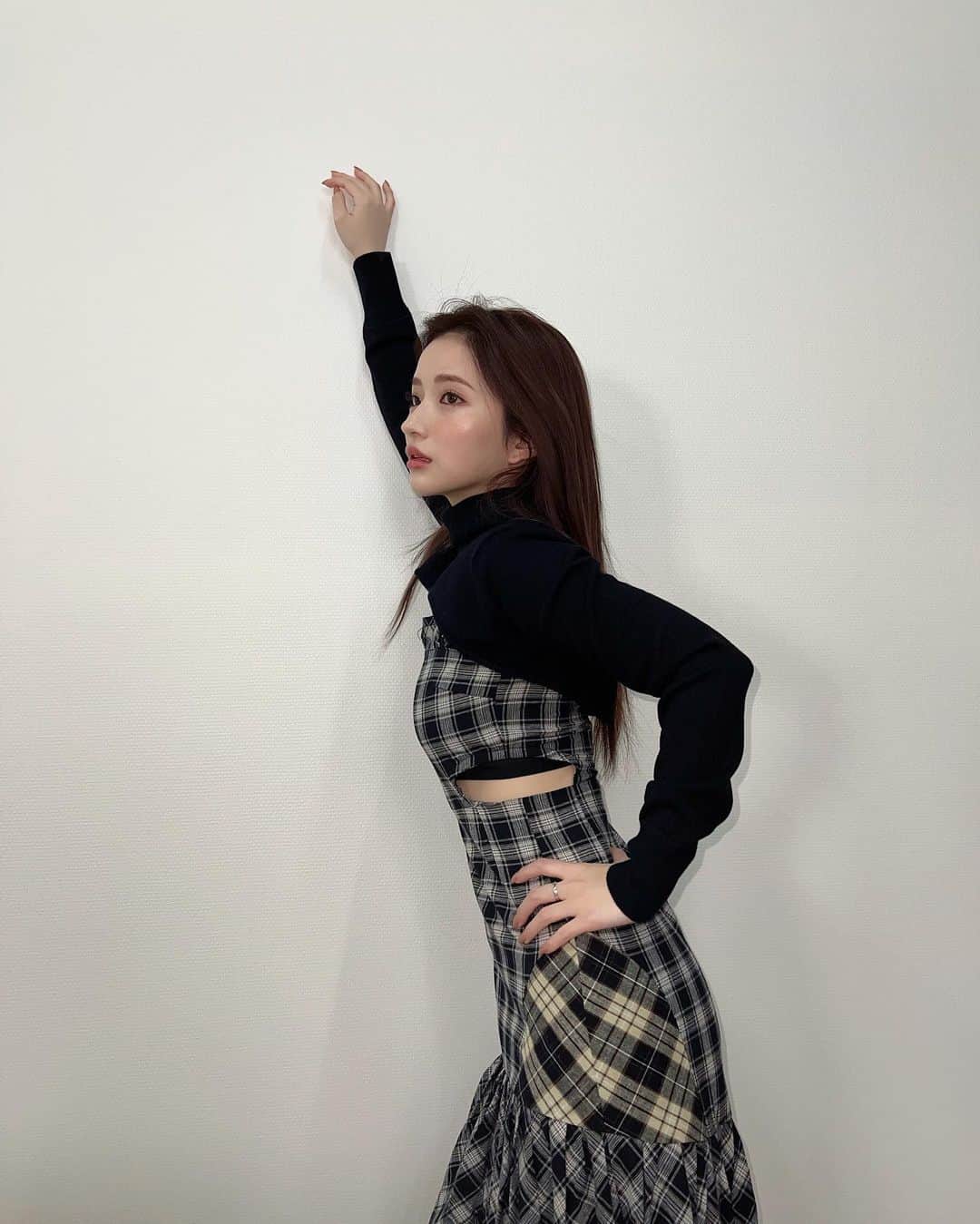 南りほのインスタグラム：「撮影終わり撮ってもらった私服📸  お気に入りのワンピース🤎ブーツのチャック開いてた😂」