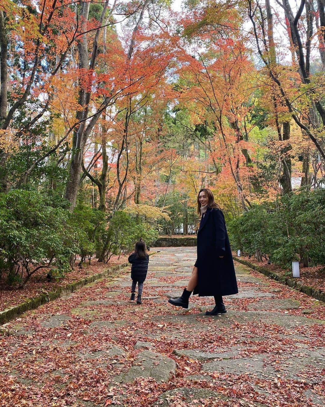 里見茜さんのインスタグラム写真 - (里見茜Instagram)「‪‪𖥧𖤣  @aman_kyoto のおとぎ話に入り込んだかのような庭園🍂  現実世界に戻るのが怖いぐらい←散歩するには贅沢すぎる場所でした🍁  色々と至れり尽くせりな京都旅。 本当にありがとう😌♡  #アマン京都 #京都旅#誕生日旅行」11月27日 16時10分 - satomiakane