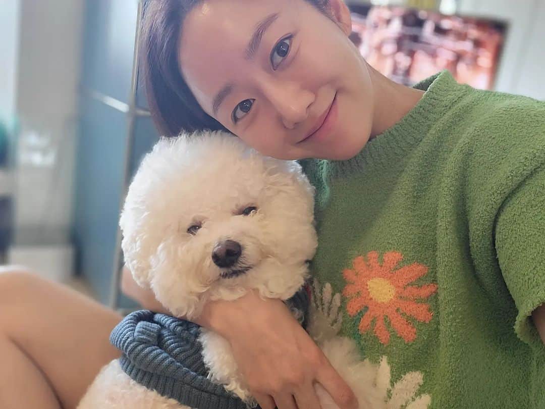 チョン・ヘビンのインスタグラム：「귀여운 구름이😍☁️ #나만개없음그램」