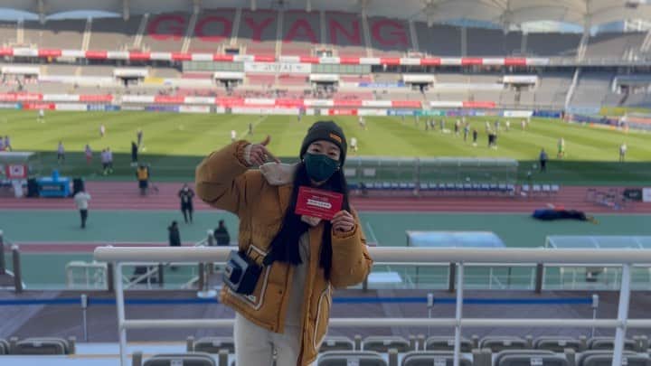 チェ・ヨジンのインスタグラム：「아니 이게 말이 돼?? 내가 축구 관람을 하다니⚽️🇰🇷👍 너무 멋진 경기 보여준 대한민국 여자 축구 최고였어요🔥🔥 너무 소리질르며 응원하다 챙피했지만 이겼으니 됐어요 부상없길...」