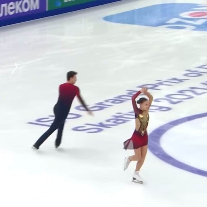ニコライ・モロシュキンのインスタグラム：「Ясмина Кадырова/ Иван Бальченко на ISU Grand Prix of Figure Skating - Rostelecom Cup 🔥   #stsq4 #figureskating #bolero #choreo #choreography #kadyrovabalchenko」