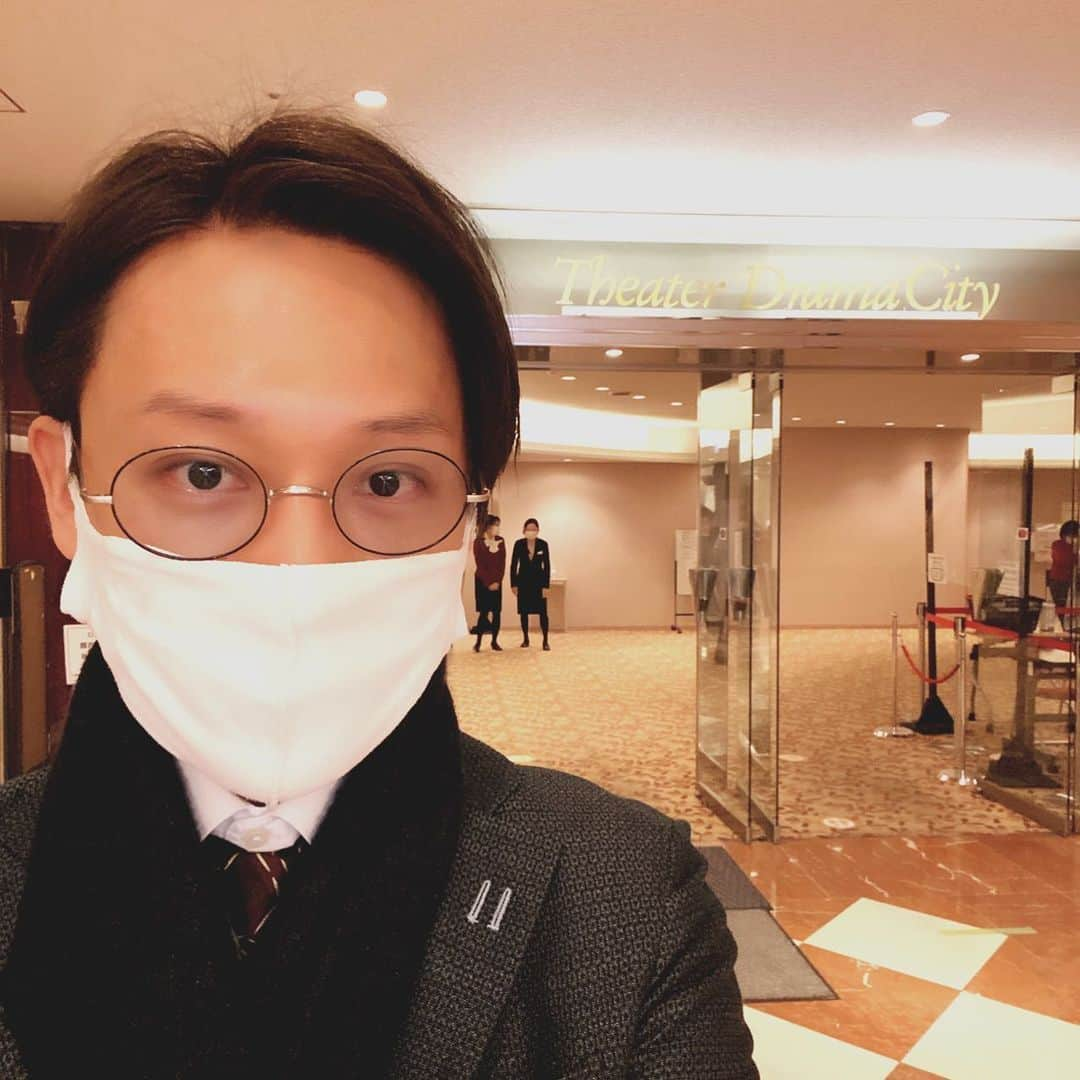 大吉洋平さんのインスタグラム写真 - (大吉洋平Instagram)「タクフェス‼️観に行ってきました😊前半は大笑い、そして後半は号泣でした。本当に素晴らしい舞台でした。今もドキドキしています😭  #タクフェス #タクフェス天国 #宅間孝行 さん #原嘉孝　さん #入山杏奈 さん #浜谷健司 さん #大薮丘 さん #広田亮平 さん #モト冬樹 さん #鈴木紗里奈 さん #西村佳祐 さん #藤田真澄 さん」11月27日 16時37分 - yoheioyoshi0823