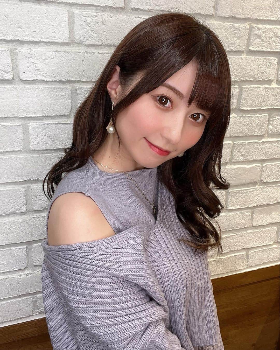 のインスタグラム：「🖤 . . 髪色が明るくなってきたので 染め直してもらってきました☺️ . . 今は暗めが 落ち着くなぁ。 . . #haircolor #shibuya #vaice」