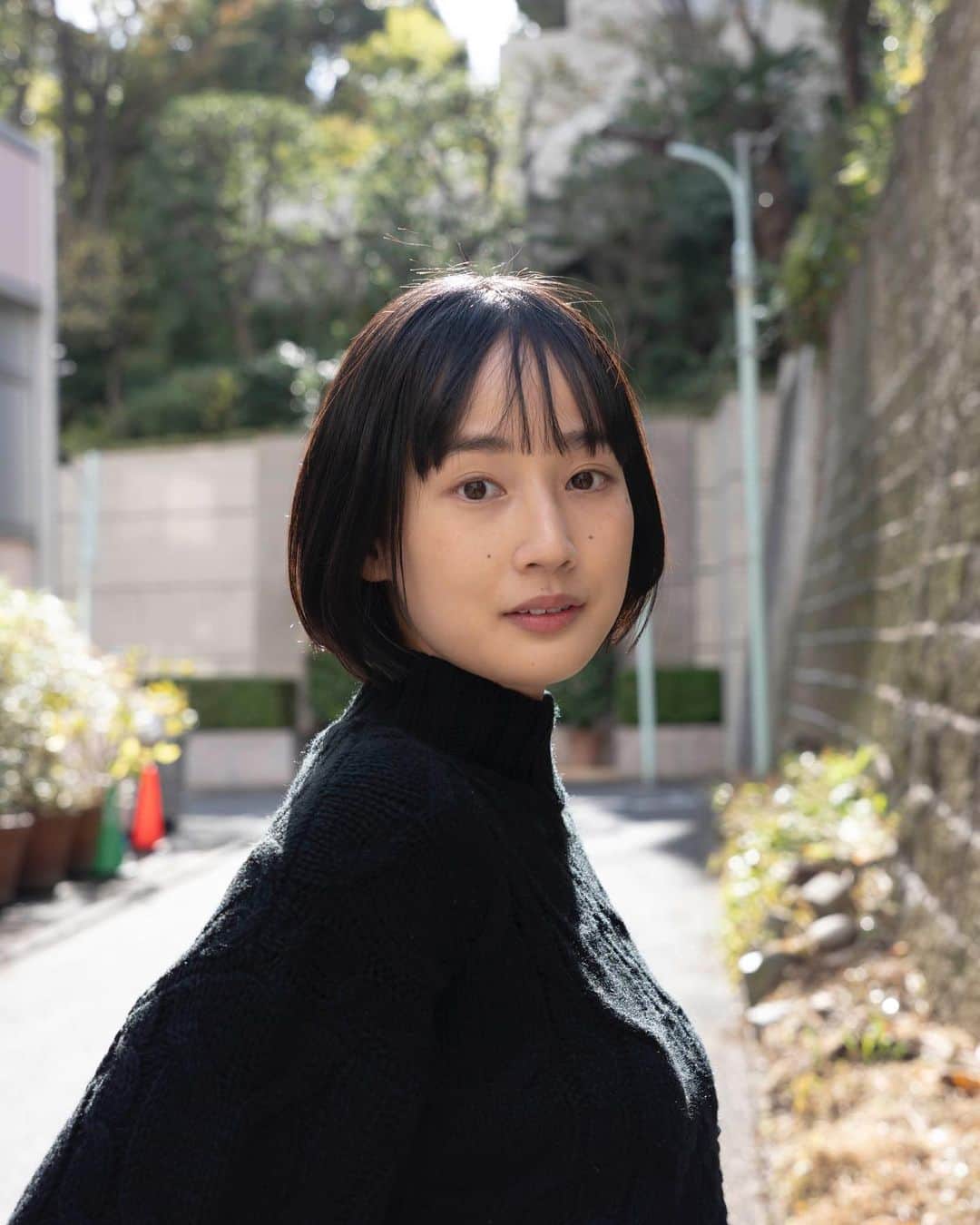 高嶋香帆のインスタグラム：「とっても好きなお写真。 しっかりと歳を重ねている☺️ 髪を切って良かった。  #ポートレート #ポートレート撮影」