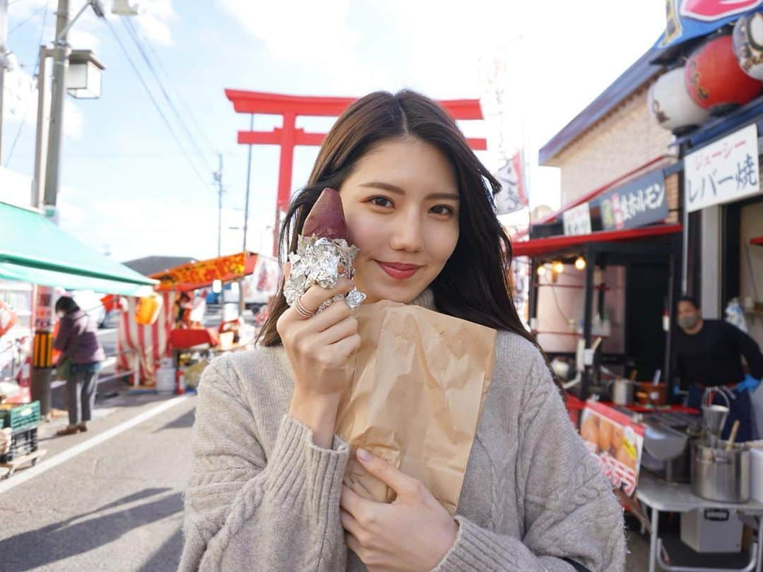 竹内佐織さんのインスタグラム写真 - (竹内佐織Instagram)「最高に美味しい焼き芋と遭遇🍠 シルクスイートさんです。  さつまいもスイーツ最近お店が増えてきて私の全細胞が喜んでる！ そろそろお芋のお仕事こないかなぁ🍠🍠🍠  . . #焼き芋 #サツマイモ #さつまいも好き #さつまいもタレント #さつまいもモデル #一眼レフ #一眼レフ初心者 #一眼レフ女子 #カメラ女子 #被写体 #撮影 #撮影データ #おちょぼさん#秋コーデ#東京#東京グルメ #竹内佐織#셀카#얼스타그램#좋아요#좋아요반사#소통#팔로우환영#오오티디#오늘의훈녀#いいね返し」11月27日 18時43分 - takeuchi_saori_official