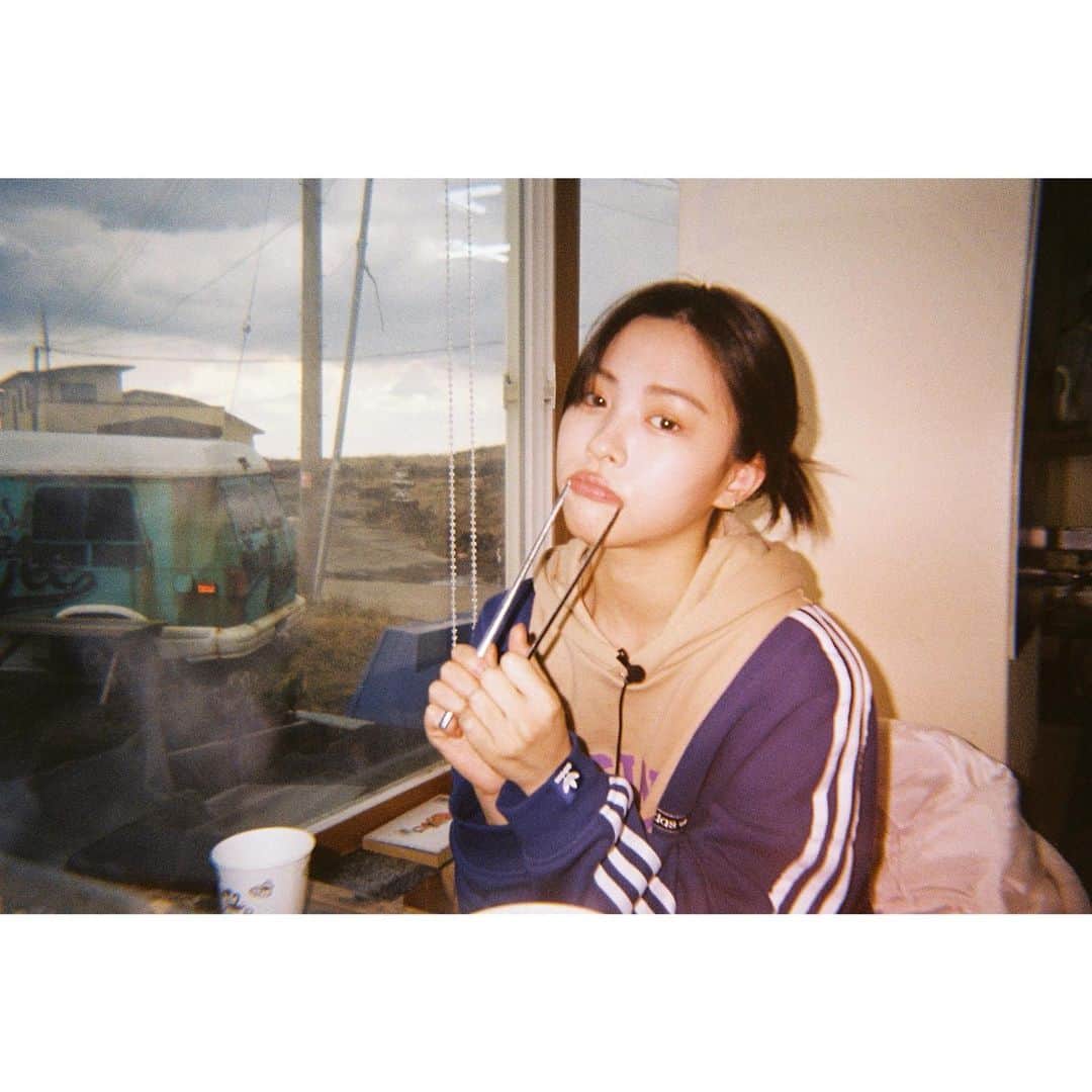ITZYさんのインスタグラム写真 - (ITZYInstagram)「🍊 RYUJIN's VLOG in JEJU ITZY-DO 🍊   📍Scan ITZY-DO QR code right now! Find RYUJIN's favorite place in JEJU🌊」11月27日 19時01分 - itzy.all.in.us