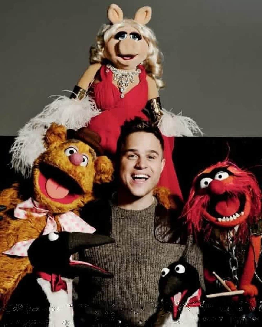 オリー・マーズのインスタグラム：「Just seen it’s been 10years since I sang and performed Dance with me tonight with The Muppets on XF! What a day / week this was! Thanks @tomnotpaul for making it happen 👏🏻😘 special moment this was!」