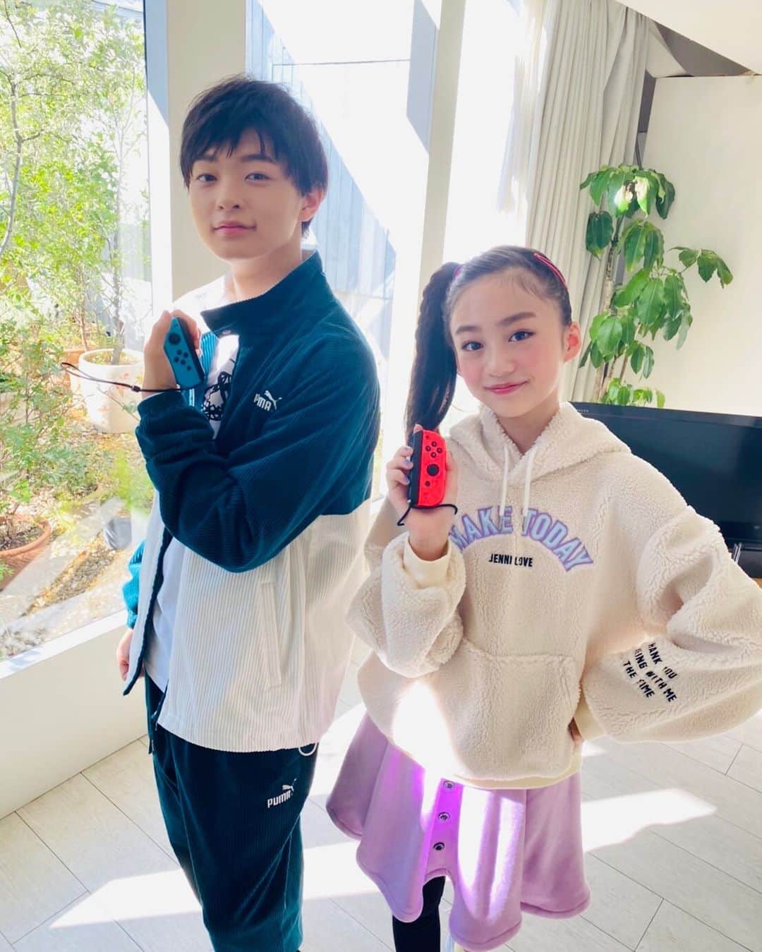 ニコ☆プチのインスタグラム：「🕺💃✨🎮  ルイ＆ユメナが #ジャストダンス2022 でバトルしてみました😆🎶 勝負のゆくえはYouTubeで🙌🏻✨  そしてただいま #ジャストダンスオーディション を開さい中😎‼︎ WEB CMに出られるチャンスです👊⚡️ （くわしくはYouTube概要欄、 ニコ☆プチネットをチェック！） みんなぜひ挑戦してみてね😉🖤  ニコ☆プチネット記事はこちら↓ https://www.nicopuchi.jp/entame/32341/  #飯尾夢奏 #塁 #超たのです🥳 #有名曲もたくさんあるよ🌟」