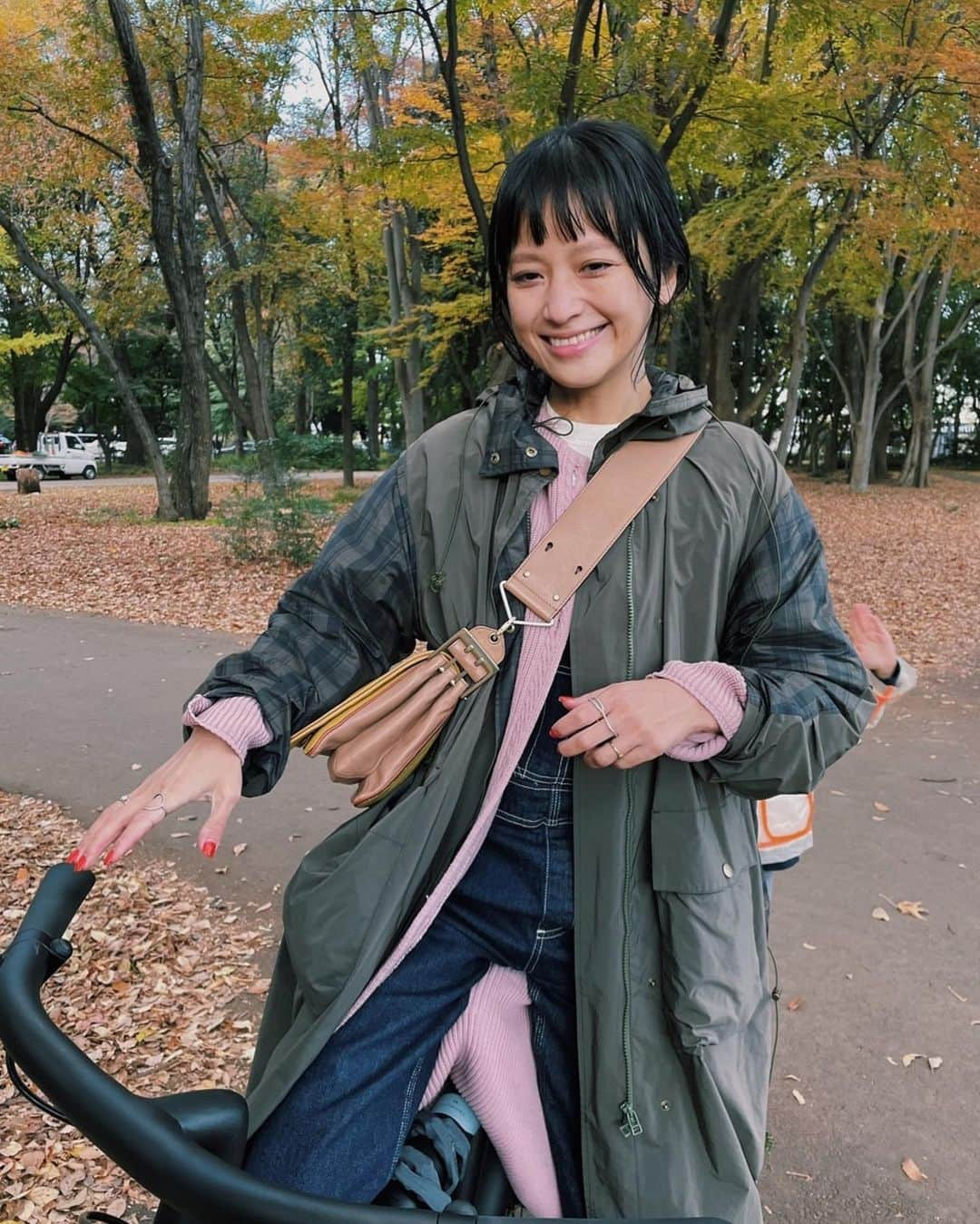 原田沙奈子さんのインスタグラム写真 - (原田沙奈子Instagram)「陽射しの中、家族で公園。  まさかの、極寒。 （寒がり冷え性には地獄同様）  着いた瞬間からすごく楽しそうに駆け回って、 暑いからと上着脱いだアマネを羨望の眼差しで見つめた土曜日。  #公園コーデ」11月27日 19時51分 - sanakoharada