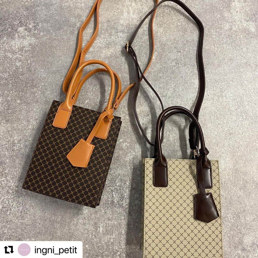 INGNI STOREさんのインスタグラム写真 - (INGNI STOREInstagram)「#Repost @ingni_petit with @make_repost ・・・ 【モノグラムスクエアショルダーバッグ👜】 ⁡ ⁡ ▫️モノグラムスクエアショルダーバッグ ▫️品番1214-040689 ▫️¥4,290（tax in） ▫️2カラー ⁡ こなれた大人の雰囲気をプラスするレトロシックな柄のショルダーバッグ👜 ⁡ かっちりとしたスクエアデザインでオンオフ問わずに活躍します𓂃𓂃𓂃 ⁡ ショルダーベルトを取り外せばハンドバッグとしても使用可能。　 ⁡ 開閉部はマグネット式で中身が見えにくくなっています◎ ⁡ 内側には便利なポケット付き。 取り外し可能なキーリングも付いています꙳ ⁡ ⁡ ⁡ ⁡ ⁡ #ingni  #置き画 #置き画倶楽部#トレンド#可愛い#お洒落#プチプラ#ootd #きょこ #お洒落さんと繋がりたい#大人#シンプル #かわいい#いいね#insta#fashion#ファッション#instagood#outfit#girl#folowme#大人コーデ#一週間コーディネート#bag#冬#リール#bag#モノグラム#ショルダーバッグ」11月27日 20時28分 - ingnistore