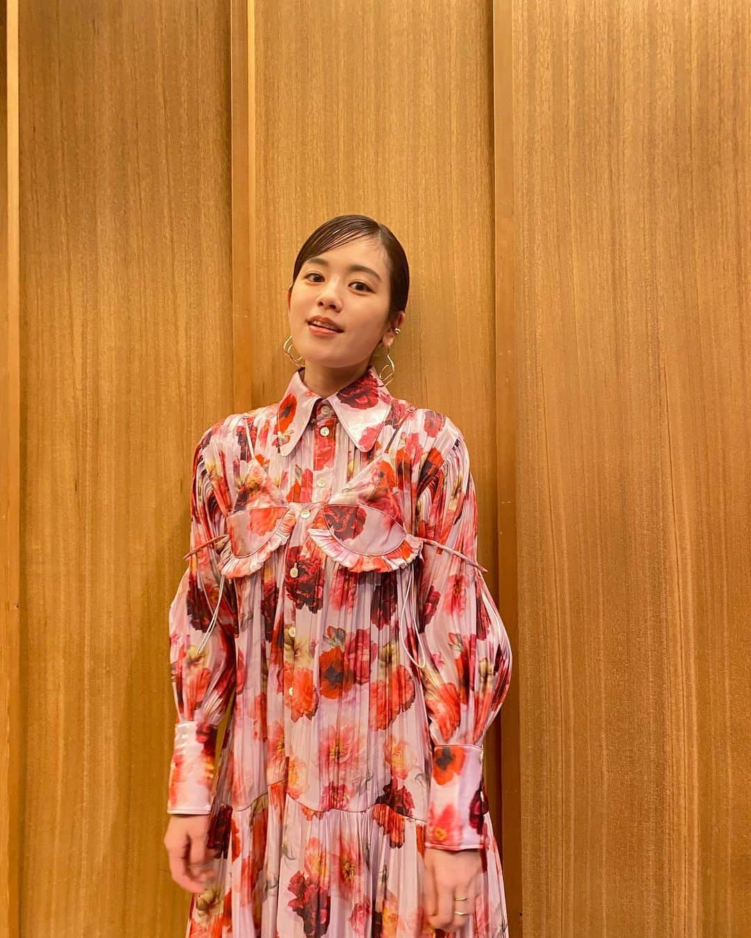 筧美和子さんのインスタグラム写真 - (筧美和子Instagram)「幕が下りたら会いましょう 舞台挨拶へ🎬 素敵なワンピースを着て張り切って行って参りました。様々な劇場をぐるぐると。皆さんが映画を観に来てくれて、皆さんのお顔が見れてとても嬉しかった、、、☺️  #幕が下りたら会いましょう」11月27日 20時28分 - miwakokakei