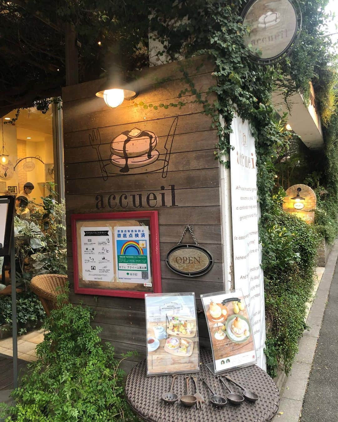 白戸ゆめのさんのインスタグラム写真 - (白戸ゆめのInstagram)「🍐 . お気に入りのパンケーキ店🥞！ 恵比寿にあるアクイーユです😊 . 11月の季節限定を注文 まるごと洋梨のパンケーキ💚 紅茶のチョコソースとマスカルポーネクリーム ゆずのアイスやクリームブリュレなど いろんなものがてんこ盛り😍 なのにバランスが最高でとってもおいしかったです✨ . #パンケーキ #カフェ #恵比寿 #恵比寿カフェ #アクイーユ #限定メニュー #秋の味覚 #食欲の秋 #ありがとう　#autumn」11月27日 20時45分 - yumeno.s_