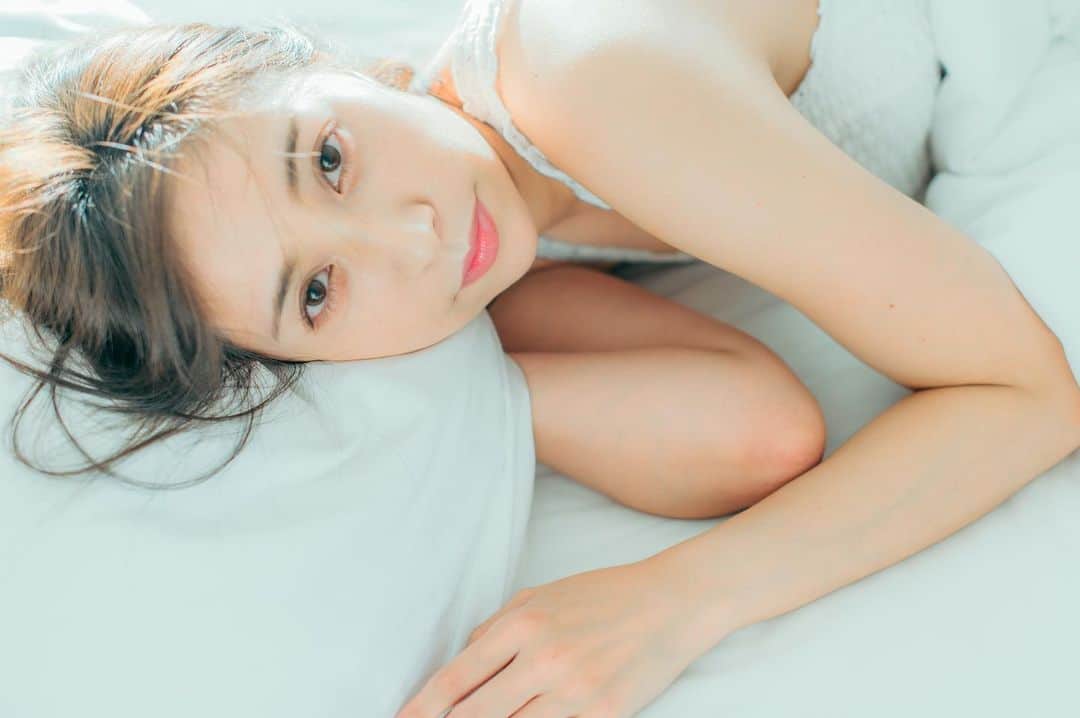 緑川ちひろのインスタグラム：「もうすぐ12月ですね！1年があっという間に過ぎて行って、心が追いついていない私です。 ミス東スポの任期を終えてからの1年、色んなことにチャレンジさせて頂き楽しかったなぁ✨✨ . . いろんな活動をさせて頂いているけど、刑務所関係のお仕事をもっと沢山できたら嬉しいなといつも思ってます。 なかなか理解されにくい活動ではあるけど、ずっと地道に続けていくつもりです。 . . .  #グラビア #グラビアアイドル #インスタグラビア #撮影会モデル #gravure #instagravure #followme #followmejp #ミス東スポ2020  #IV #イメージビデオ #水着 #美脚 #美尻 #美乳 #むちむち #japanesegirl #japapnese #性感 #sexyhot #sexy #ポートレート #ポートレートが好きな人と繋がりたい」