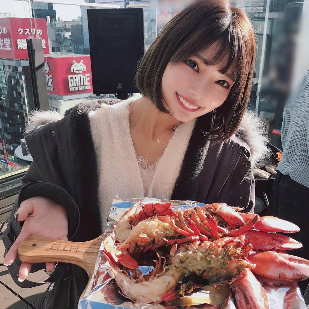 米倉みゆさんのインスタグラム写真 - (米倉みゆInstagram)「ロブスター焼けました🦐🔥 · · · · · · #米倉教団 #オフ会  #バーベキュー #新宿 #新宿バーベキュー #レンタルスペース #レンタルスペース新宿 #ロブスター #焼肉 #グルメ #新宿グルメ #グルメ女子 #美味しいご飯 #食べスタグラム #可愛い #かわいい #美人 #笑顔 #美女 #ビジョビ #japanesegirl #japanesefood #japanese #japan #shinjuku #tokyo #bbq #lobster #food #foodie」11月27日 23時27分 - yone__miyu630