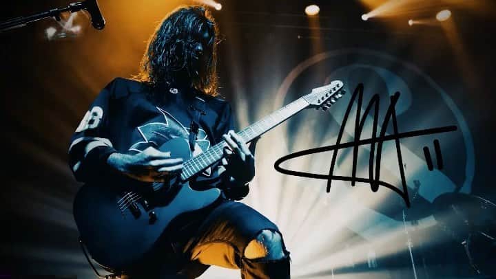 Of Mice & Menのインスタグラム：「🔁 @alanashby ・・・ Check out my new signature series guitar! Available to pre-order now via all @espguitars dealers.」