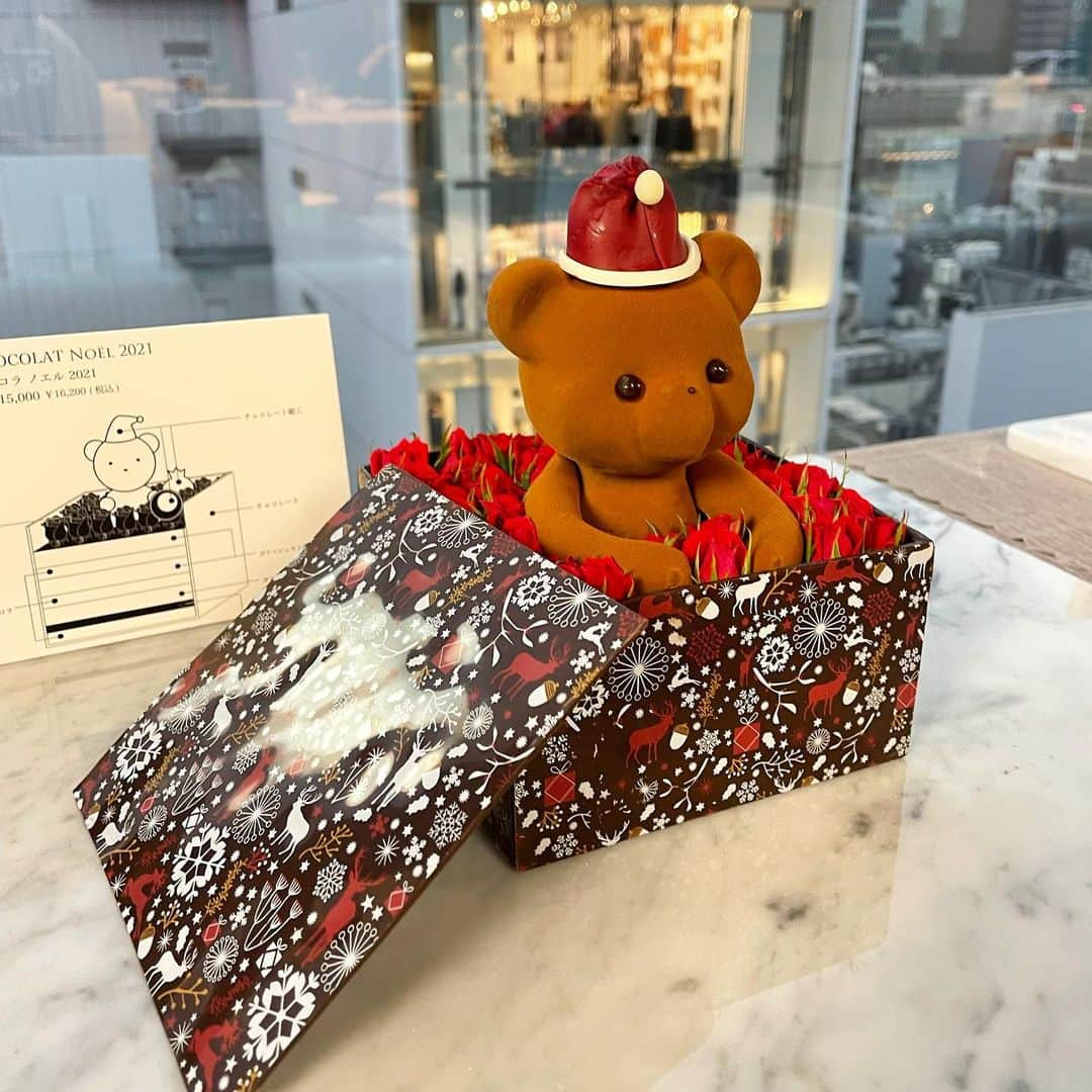 ききまるさんのインスタグラム写真 - (ききまるInstagram)「Xmas🎂🎄 . . @louange_tokyo のクリスマスケーキコレクション❤︎ . 今年はどんなケーキにしようかな？ . . #ルワンジュ東京 #ルワンジュ #クリスマスケーキ　#ケーキ #ケーキ屋さん #クリスマスプレゼント #クリスマス #クリスマスケーキ予約 #クリスマスケーキ2021 #銀座シックス #ドレスアップ　#ドレスアップパーティー #レセプション」11月28日 0時24分 - kikigram_97