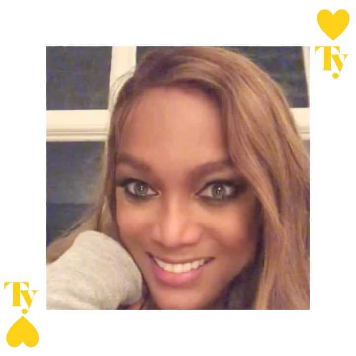 タイラ・バンクスのインスタグラム：「I love me some yellow. I love me some you. I love me this new beginning.   💛💛💛💛💛💛  #QueenOfYellowHearts」