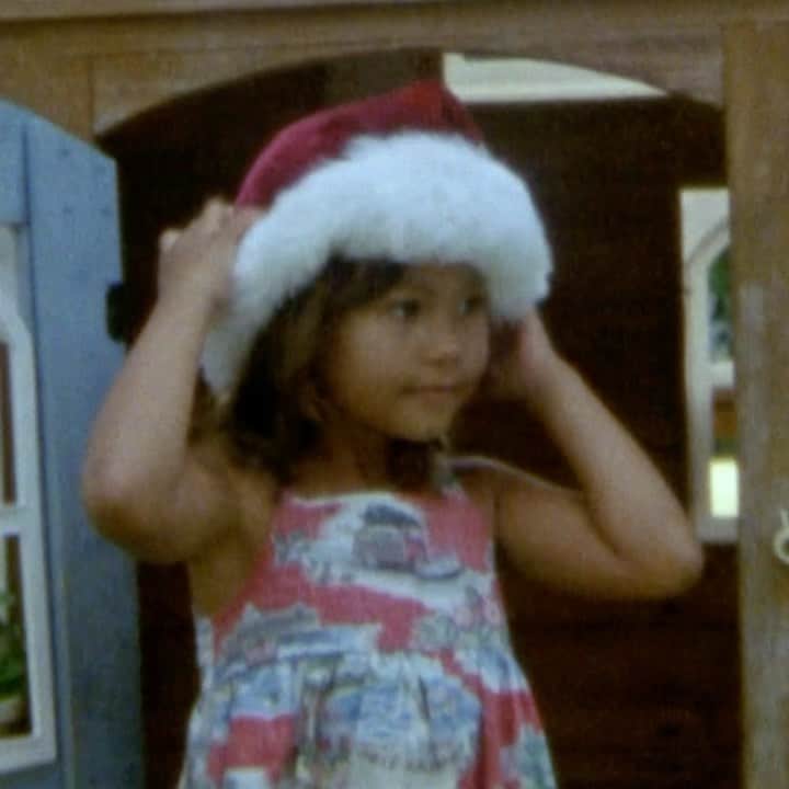 レインスプーナーのインスタグラム：「With Thanksgiving behind it’s time to break out the Christmas lights and gingerbread cookies.  #christmas #hawaiianchristmas」