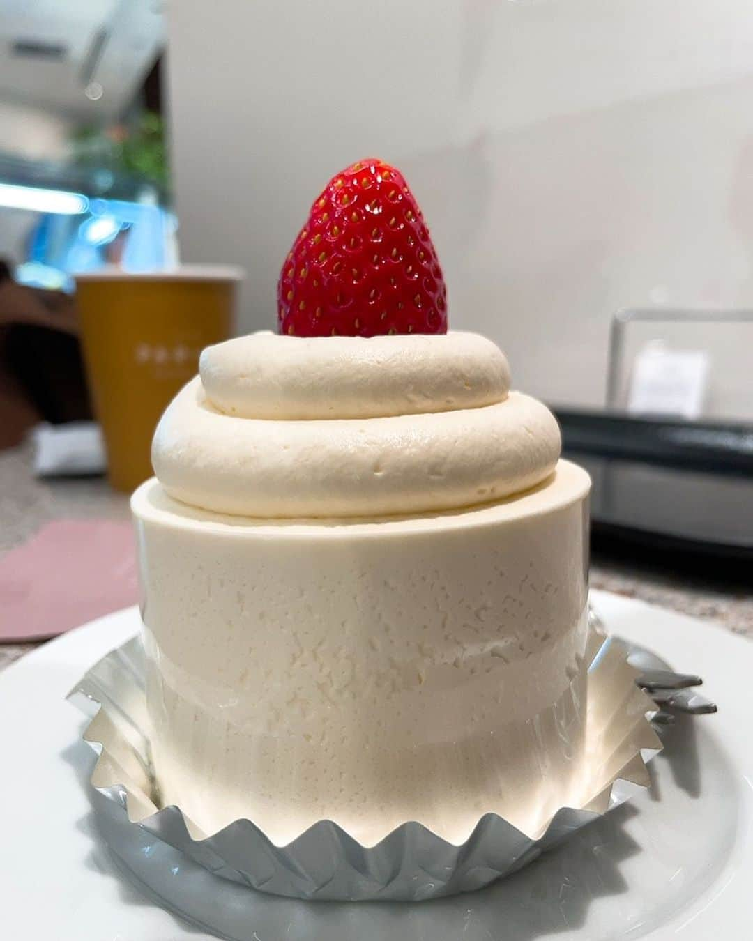 狩野舞子さんのインスタグラム写真 - (狩野舞子Instagram)「・ 念願の @pariya_official ケーキ🍰 いつも食べ損ねてたからやっと辿り着くことが出来て嬉ションでした🐶 ・ #pariya  #🍰」11月28日 15時46分 - kanochan715