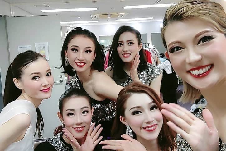 のインスタグラム：「先日、無事に阿倍野市民ホールでのレビューショー無事に終了しました！  沢山のお客様にお越しいただき本当に嬉しかったです😆  頼もしい同期と下級生に感謝✨ 相変わらずみんなに必死に着いていく私😅💦 みんなと大汗かいて歌い踊れて本当楽しかったです😍  お客様の温かいご声援に感謝です。  翌日はあべのハルカスの近くの素敵なカフェであんじさんとお茶して南三陸町に向けて反省会しました😊 南三陸町のイベントも豪華で盛り上がること間違いないです❣️ お近くの方是非お待ちしております！  大阪またすぐにでも行きたいです😆 次行った時は阪急電車に乗りたい❤️  #大阪#阿倍野区民センター#あべの#宝塚og#レビューショー」