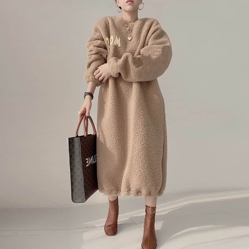 runningpiggy0522のインスタグラム：「ふわふわ パーカーワンピース ロングパーカー 4タイプ ・ ♥送料無料【3780円】 ♥商品番号【RPQ111162】 ♥自己紹介のウェブでご購入頂けます♥ ・ ・レディースファッションが魅力を引き立せるワンピース😉 ・きれいめからモード、カジュアルまでさまざまなジャンルに合わせやすく着回し力高めの優秀アイテムです🕊 ・ ・ #ロングパーカー #ワンピースコーデ #ワンピース好きな人と繋がりたい #韓国スタイル #ワンピース大好き #ロングワンピース #韓国ファッションコーデ」